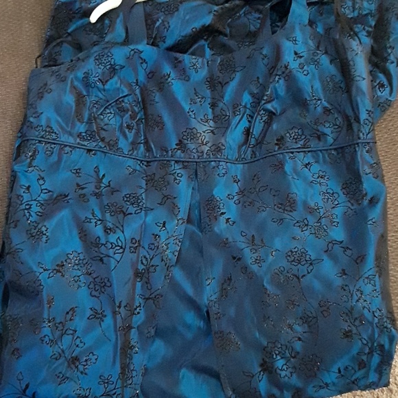 Stunning Dress - Picture 5 of 8